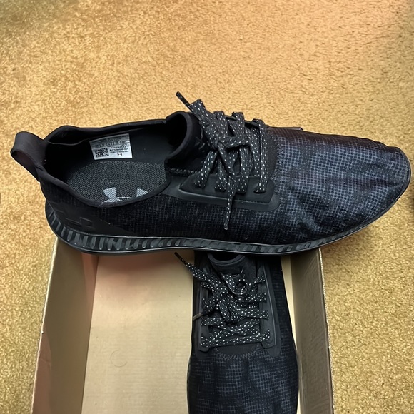 Under Armour shoes - Picture 5 of 11